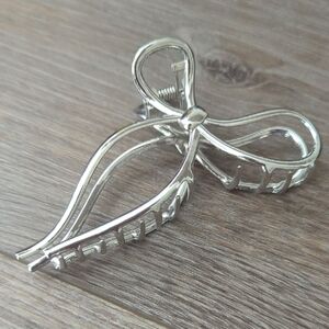 Silver Bow Metal Hair Clip